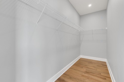 Penderie (Walk-in) - 366 Rue De Belledonne, Blainville, QC - Indoor