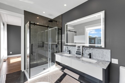 Salle de bains attenante à la CCP - 366 Rue De Belledonne, Blainville, QC - Indoor Photo Showing Other Room