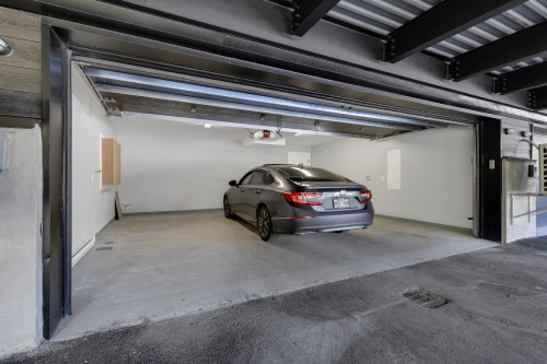 Garage - 366 Rue De Belledonne, Blainville, QC - Indoor Photo Showing Garage