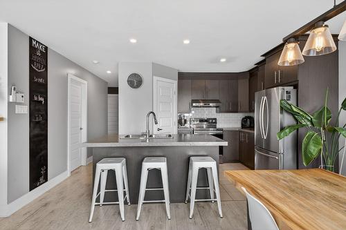 Cuisine - 302-320 Ch. Sanguinet, Saint-Philippe, QC - Indoor Photo Showing Kitchen With Upgraded Kitchen