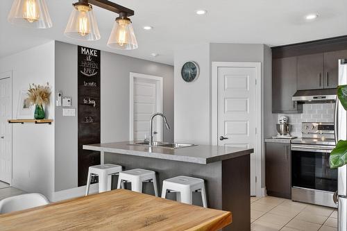 Cuisine - 302-320 Ch. Sanguinet, Saint-Philippe, QC - Indoor Photo Showing Other Room