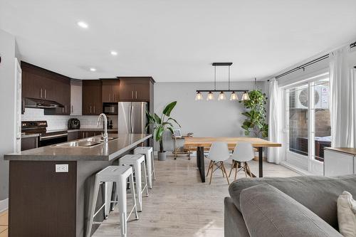Cuisine - 302-320 Ch. Sanguinet, Saint-Philippe, QC - Indoor Photo Showing Kitchen With Double Sink