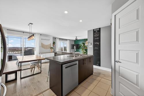 Cuisine - 302-320 Ch. Sanguinet, Saint-Philippe, QC - Indoor Photo Showing Kitchen With Double Sink