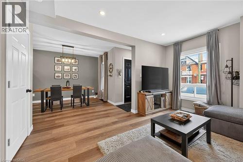 306 Cumberland Avenue, Hamilton, ON - Indoor Photo Showing Living Room