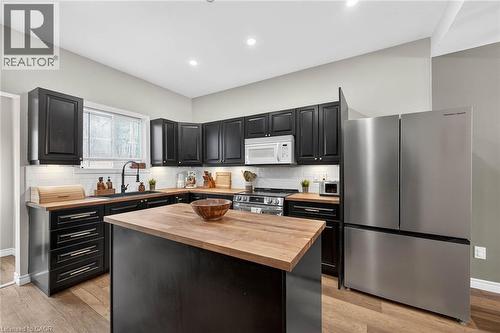 306 Cumberland Avenue, Hamilton, ON - Indoor Photo Showing Kitchen