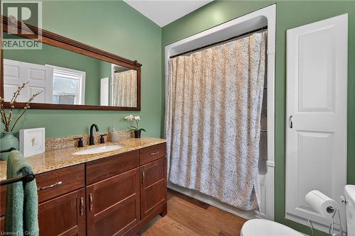 306 Cumberland Avenue, Hamilton, ON - Indoor Photo Showing Bathroom