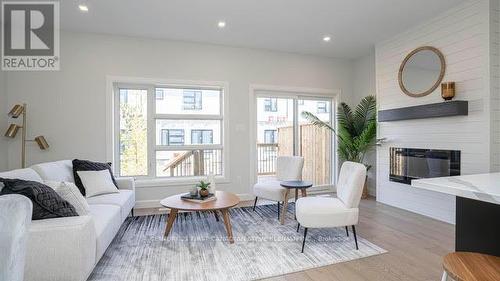 19 - 2700 Buroak Drive, London North (North S), ON - Indoor Photo Showing Living Room With Fireplace