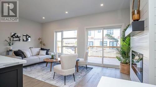 19 - 2700 Buroak Drive, London North (North S), ON - Indoor Photo Showing Living Room