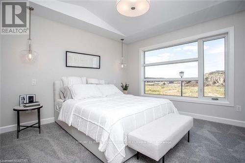 35 - 2700 Buroak Drive, London North (North S), ON - Indoor Photo Showing Bedroom