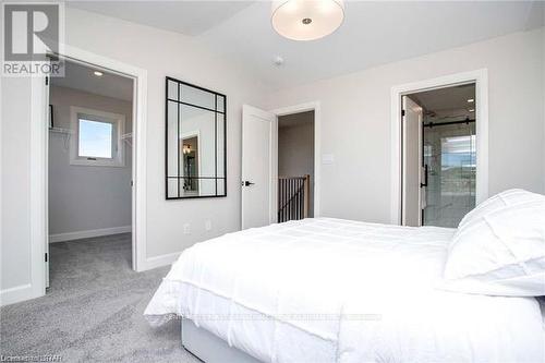 35 - 2700 Buroak Drive, London North (North S), ON - Indoor Photo Showing Bedroom