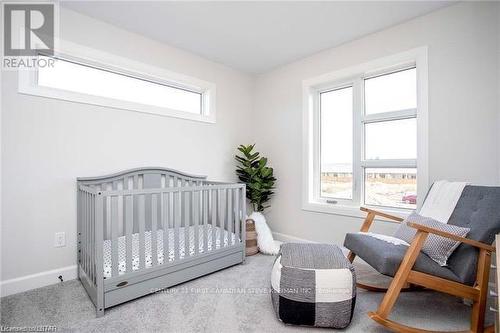 35 - 2700 Buroak Drive, London North (North S), ON - Indoor Photo Showing Bedroom