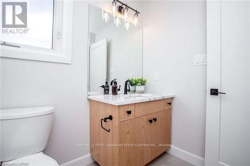 35 - 2700 Buroak Drive, London North (North S), ON - Indoor Photo Showing Bathroom