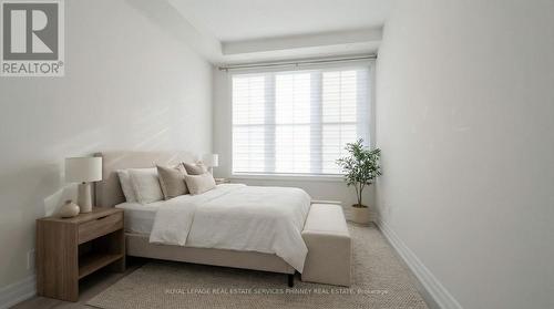 201 - 652 Cricklewood Drive, Mississauga, ON - Indoor Photo Showing Bedroom