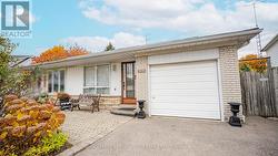 2305 DELKUS CRESCENT  Mississauga, ON L5A 1K8