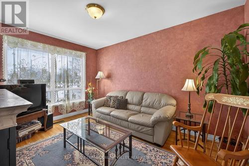 2305 Delkus Crescent, Mississauga, ON - Indoor Photo Showing Living Room