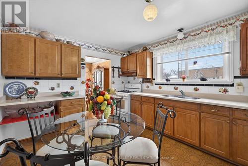 2305 Delkus Crescent, Mississauga, ON - Indoor Photo Showing Kitchen With Double Sink