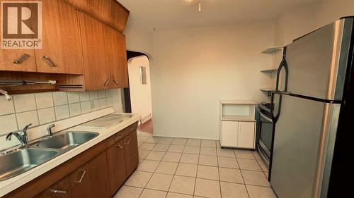 1509 10A Street, Wainwright, AB - Indoor Photo Showing Kitchen With Double Sink
