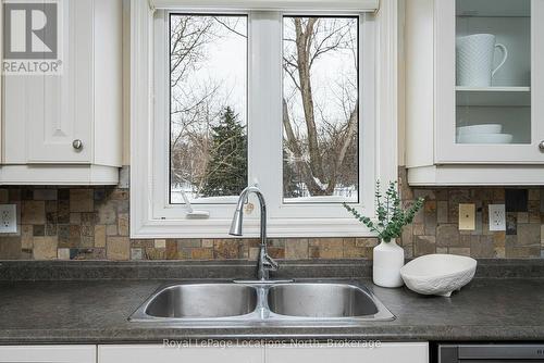 59 Kells Crescent, Collingwood, ON - Indoor Photo Showing Kitchen With Double Sink