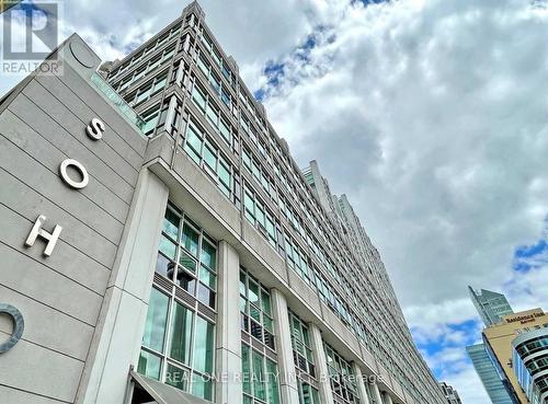 225 - 350 WELLINGTON STREET W  Toronto, ON M5V 3W9