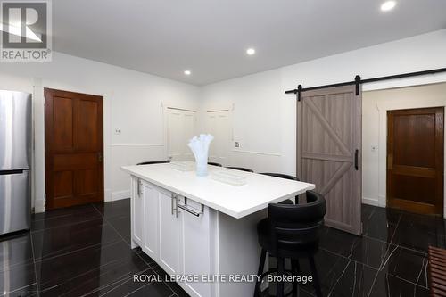 18-20 Reuben Street, Aurora, ON - Indoor Photo Showing Kitchen