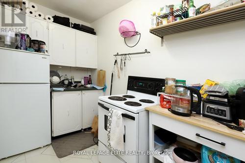 18-20 Reuben Street, Aurora, ON - Indoor Photo Showing Kitchen