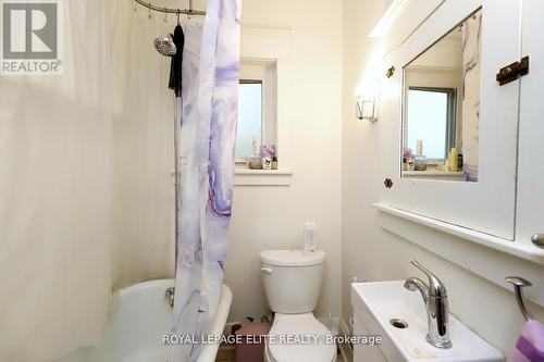 18-20 Reuben Street, Aurora, ON - Indoor Photo Showing Bathroom