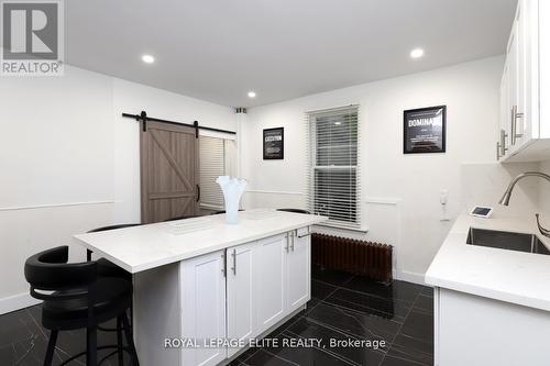 18-20 Reuben Street, Aurora, ON - Indoor Photo Showing Kitchen