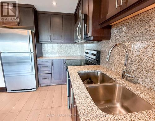 1116 - 1235 Richmond Street, London East (East B), ON - Indoor Photo Showing Kitchen With Double Sink