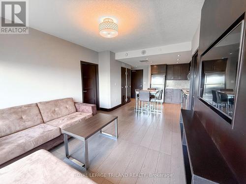 1116 - 1235 Richmond Street, London East (East B), ON - Indoor Photo Showing Living Room