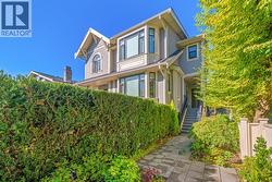 1 123 W 14 AVENUE  Vancouver, BC V5Y 1W8