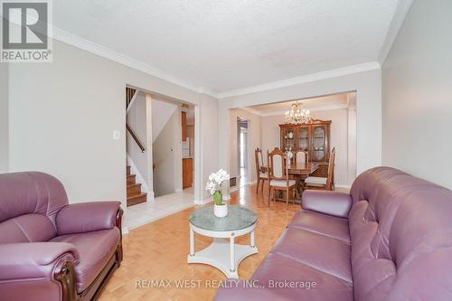 401 Laurentian Avenue, Mississauga, ON - Indoor Photo Showing Living Room