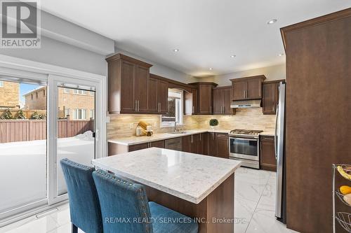 1321 Inglehart Drive, Burlington, ON - Indoor Photo Showing Kitchen With Upgraded Kitchen