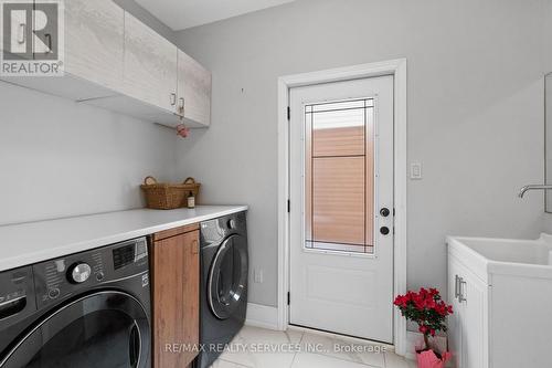 1321 Inglehart Drive, Burlington, ON - Indoor Photo Showing Laundry Room