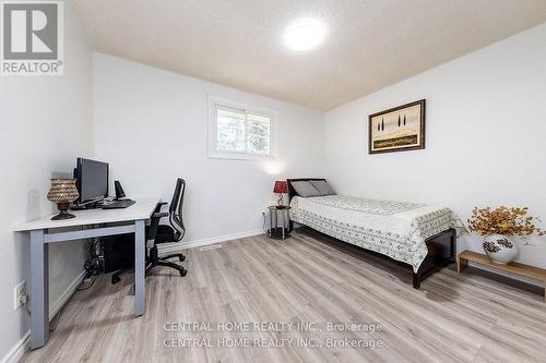 92 Pinemeadow Crescent, Waterloo, ON - Indoor Photo Showing Bedroom