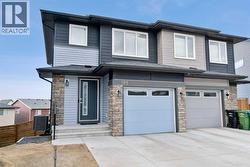 105 Carringvue Park NW  Calgary, AB T3P 1L1