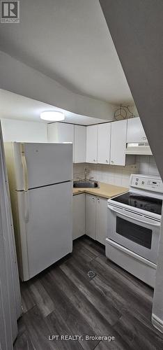 382 Pinemeadow Avenue, Mississauga, ON - Indoor Photo Showing Kitchen
