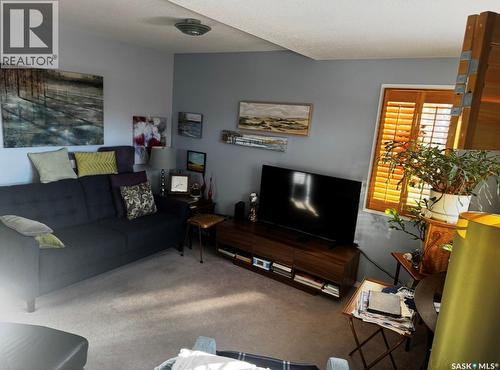 916 4Th Avenue N, Saskatoon, SK - Indoor Photo Showing Living Room