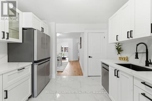 63 Argyle Avenue, Hamilton, ON - Indoor Photo Showing Kitchen