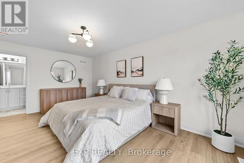 10 - 2605 Kettering Place, London South (South U), ON - Indoor Photo Showing Bedroom