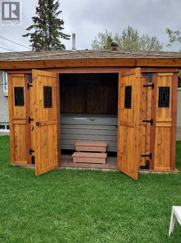 9136 Allison Drive Se, Calgary, AB - Outdoor