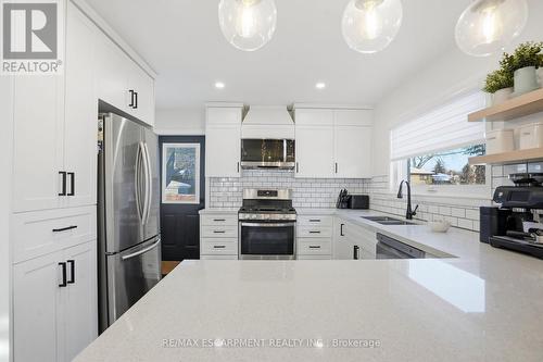 2347 Sharron Street, Burlington, ON - Indoor Photo Showing Kitchen With Double Sink With Upgraded Kitchen