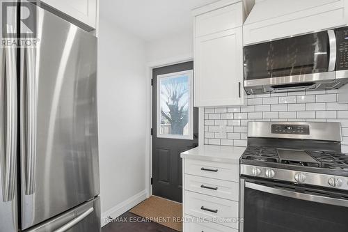 2347 Sharron Street, Burlington, ON - Indoor Photo Showing Kitchen With Upgraded Kitchen