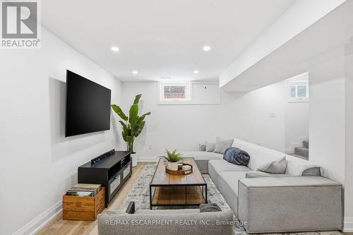 2347 Sharron Street, Burlington, ON - Indoor