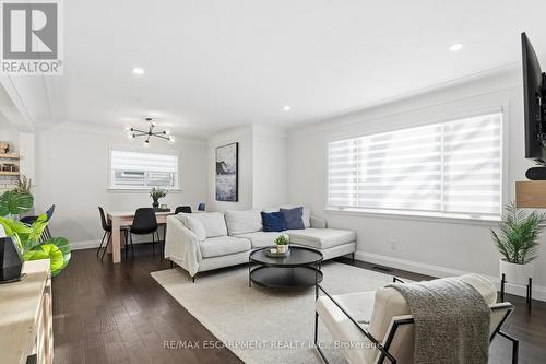 2347 Sharron Street, Burlington, ON - Indoor Photo Showing Living Room