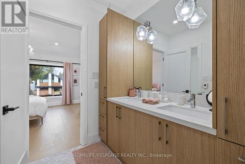 2110 Courtland Crescent, Mississauga, ON - Indoor Photo Showing Bathroom