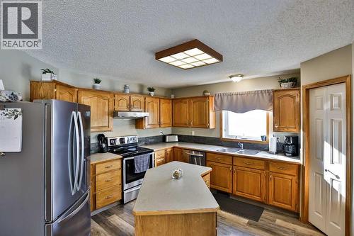 105 Aspen Way, Vulcan, AB - Indoor Photo Showing Kitchen With Stainless Steel Kitchen With Double Sink