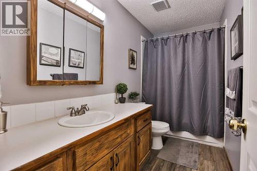 105 Aspen Way, Vulcan, AB - Indoor Photo Showing Bathroom