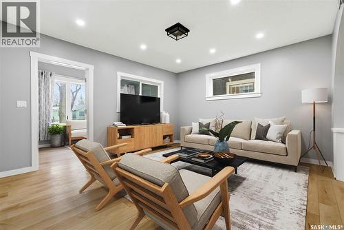 3726 Dewdney Avenue, Regina, SK - Indoor Photo Showing Living Room
