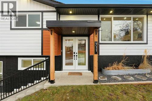 711 101 Avenue Sw, Calgary, AB - Outdoor With Exterior