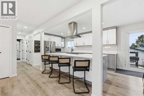 Open concept Kitchen - 711 101 Avenue Sw, Calgary, AB - Indoor